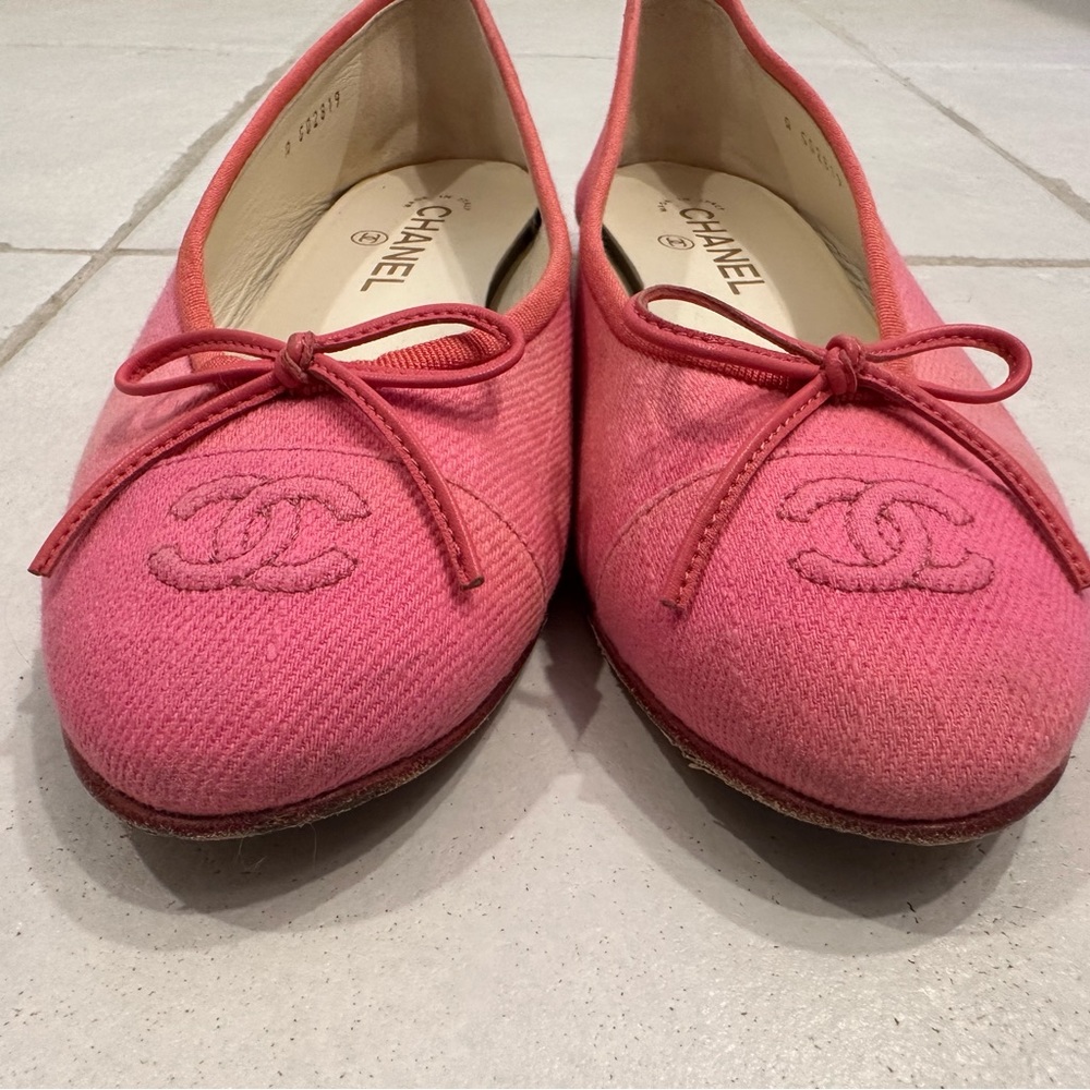CHANEL Pink Flats with Bow Detail - Picture 3 of 9